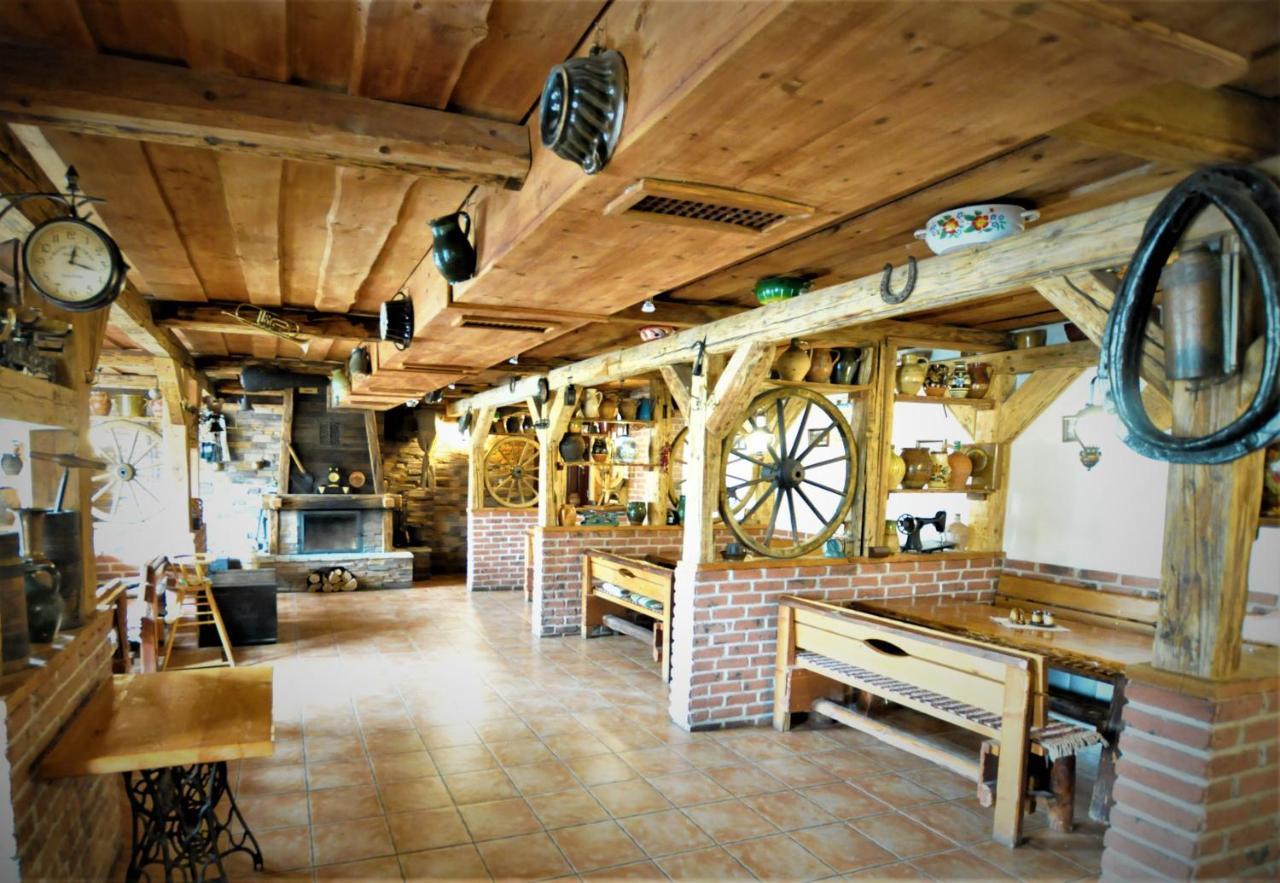 Restauracia Penzion Na Mlyne Stará Turá エクステリア 写真