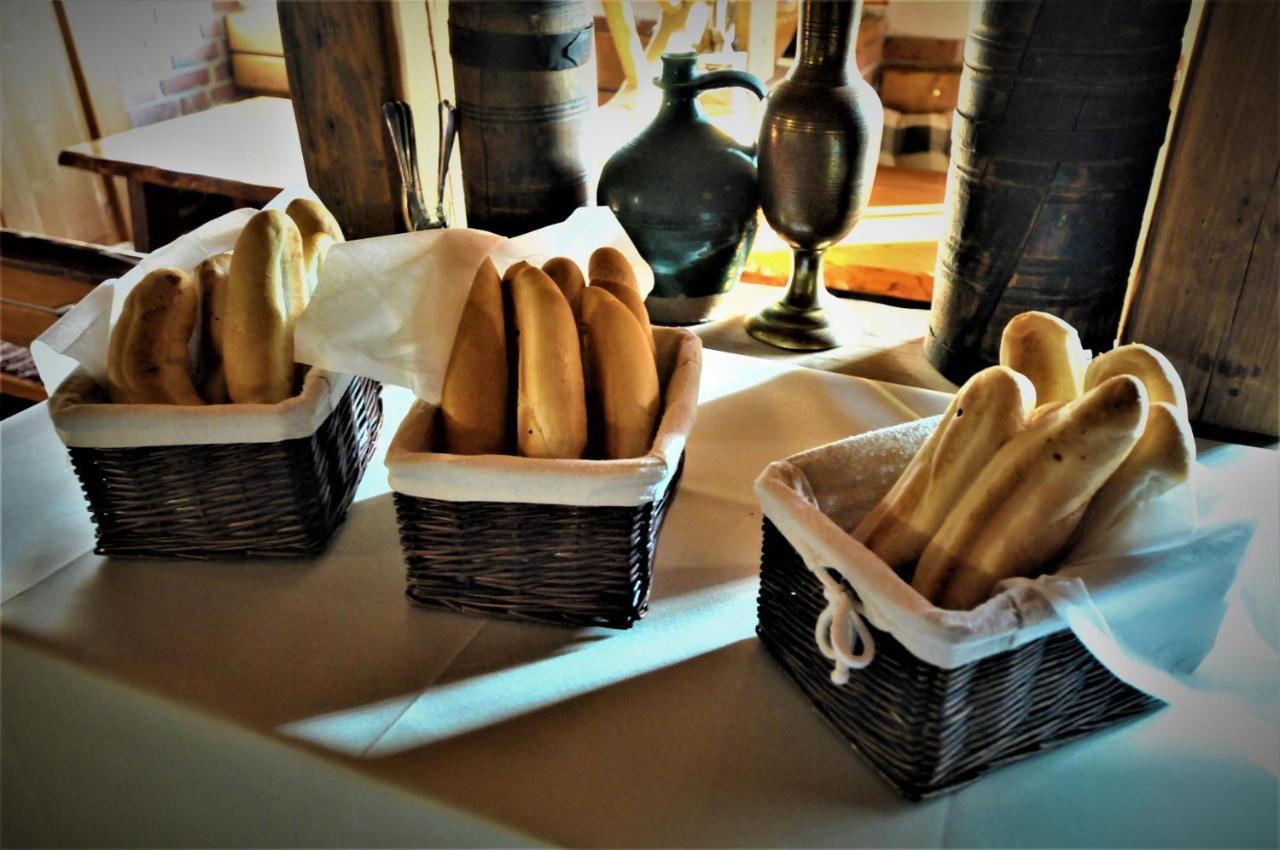 Restauracia Penzion Na Mlyne Stará Turá エクステリア 写真