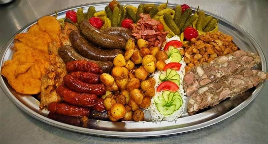 Restauracia Penzion Na Mlyne Stará Turá エクステリア 写真