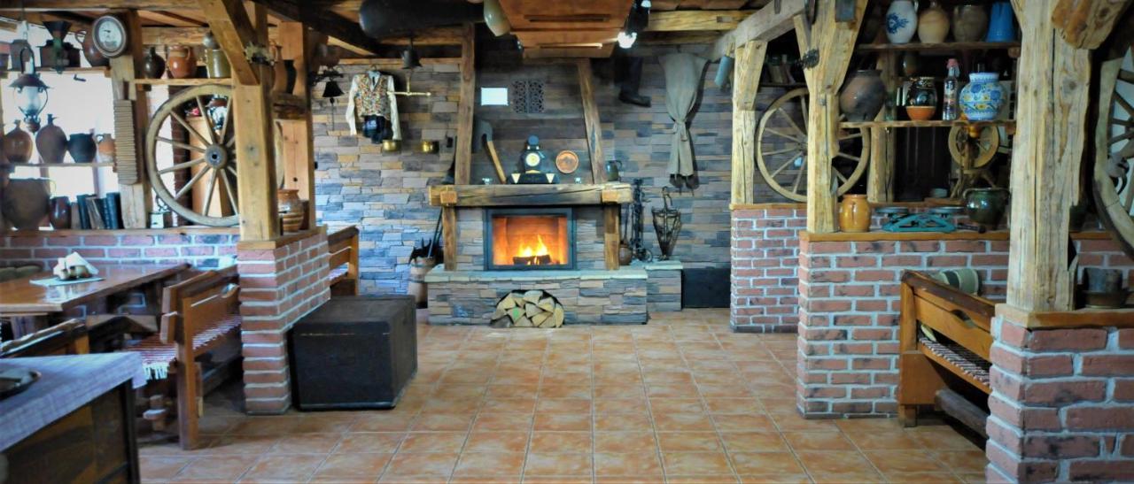 Restauracia Penzion Na Mlyne Stará Turá エクステリア 写真